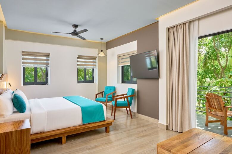 Cristalino Lagoon Front Hotel Restaurant & Spa