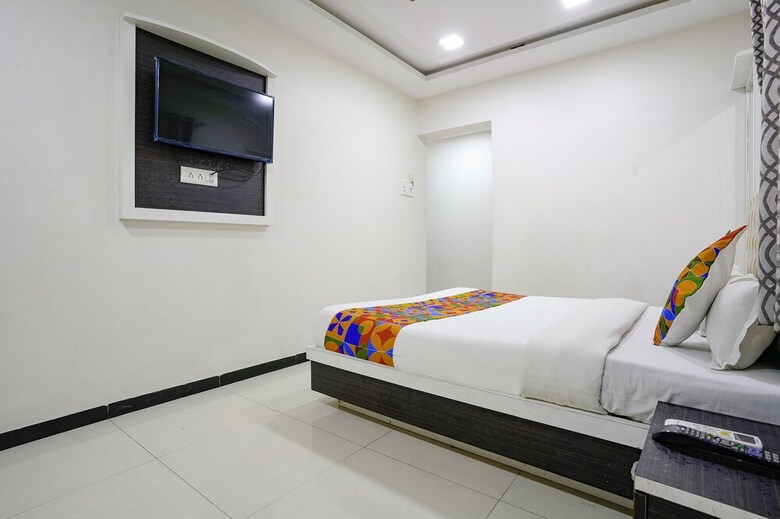 Hotel Fabexpress Rajmahal