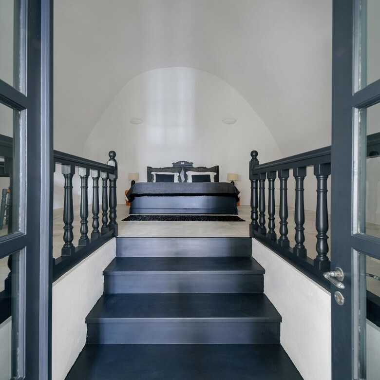 Firalia, Casa In Rock Suites