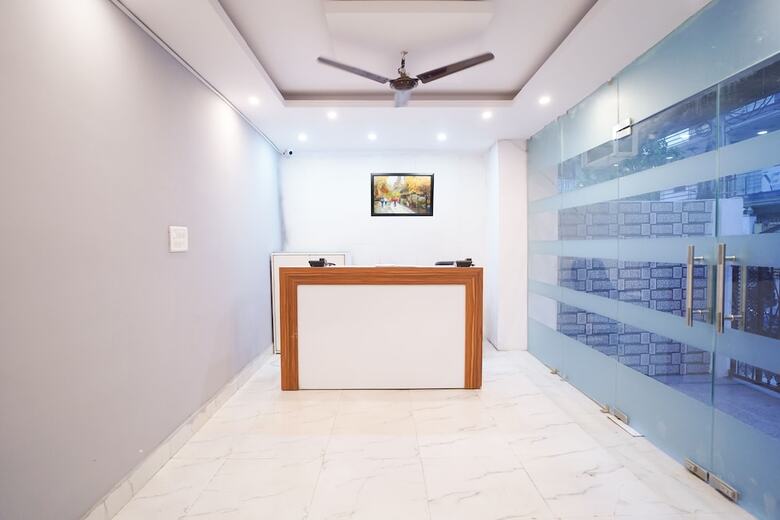Hotel Roomshala 034 Grihum Noida Sector 63
