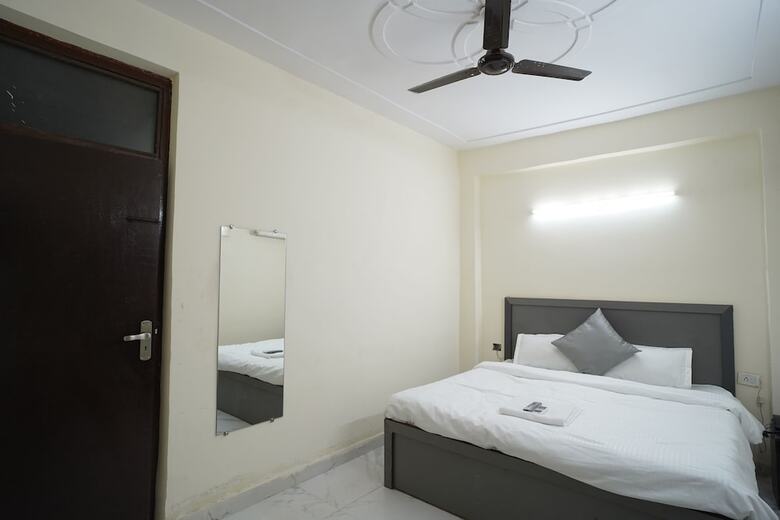 Hotel Roomshala 034 Grihum Noida Sector 63