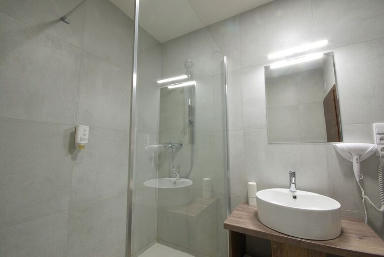 Hotel Adeba Plus
