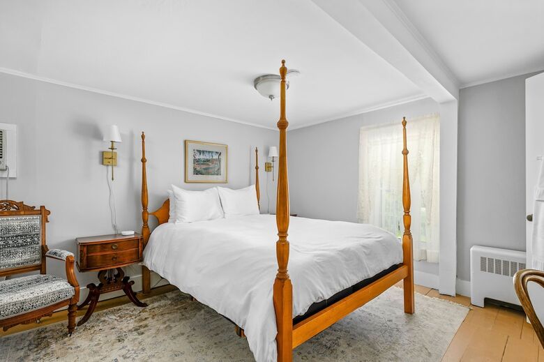 Isaiah Hall Bed & Breakfast Inn