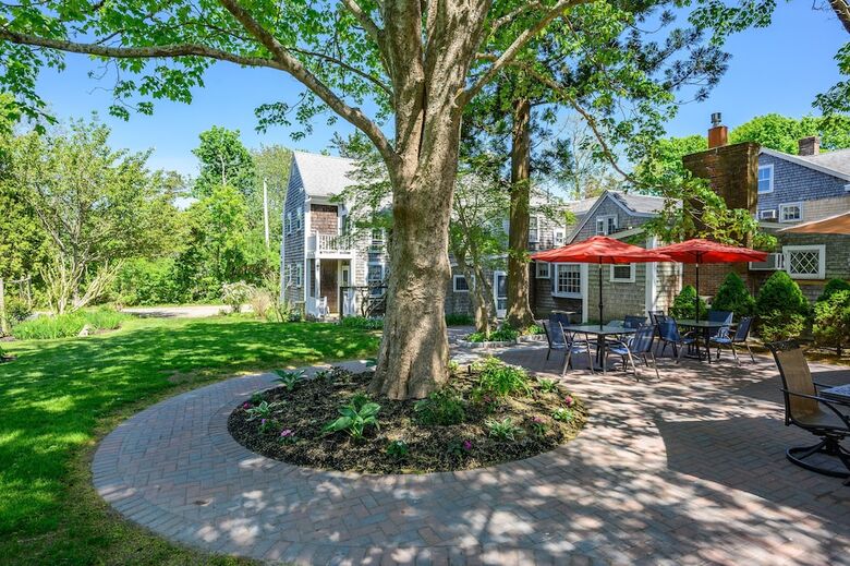 Isaiah Hall Bed & Breakfast Inn