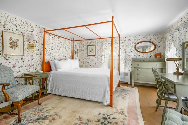 Isaiah Hall Bed & Breakfast Inn