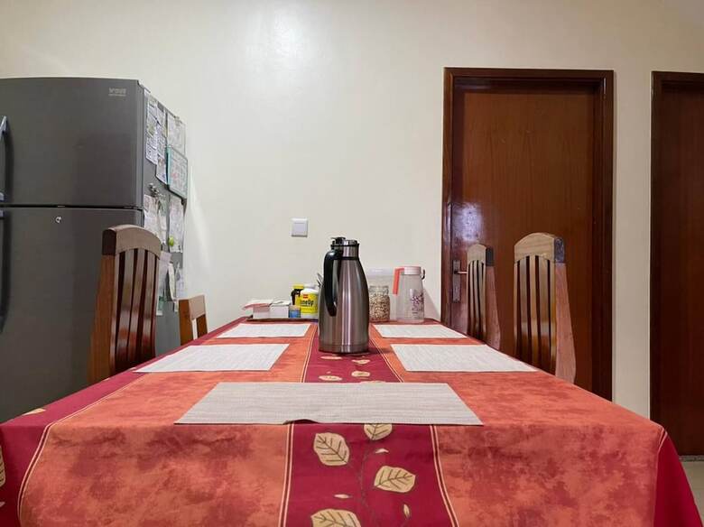 Room-nshuti Spacious Quiet Rm For Short