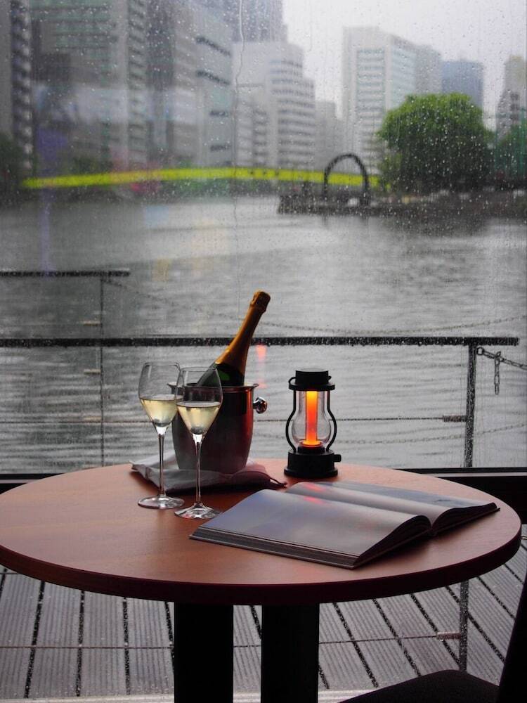 Petals Tokyo - Floating Hotel