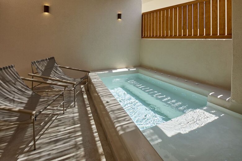 Hotel Apricus Suites