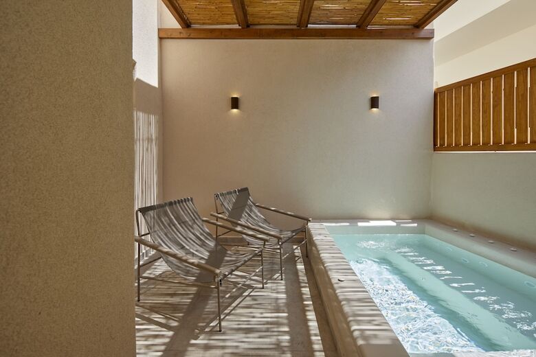 Hotel Apricus Suites