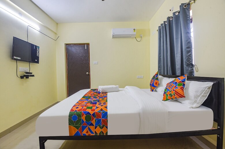 Hotel Fabexpress Symphony Homes, Calangute Beach