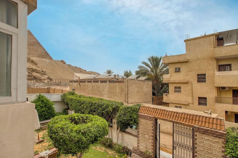 Villa Khufu Pyramids Hotel