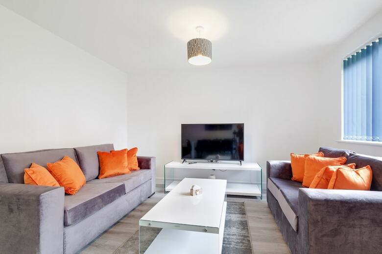 Modern 5 Bedroom 3 Bath Hse Aylesbury