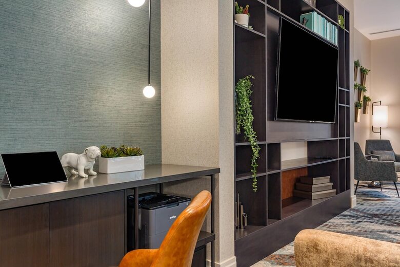 Cambria Hotel New Haven University Area