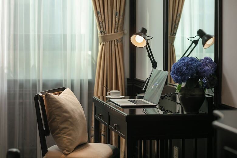 May De Ville Crown Hotel