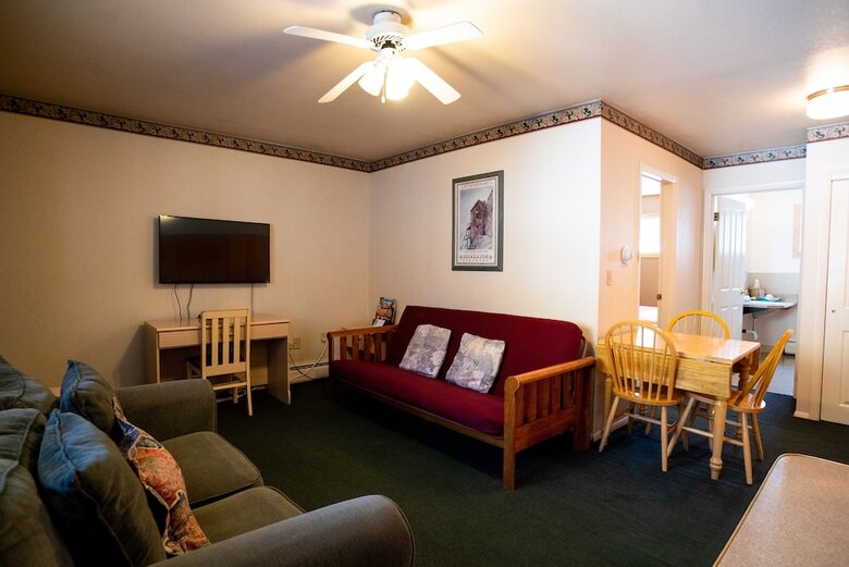 Triangle Motel