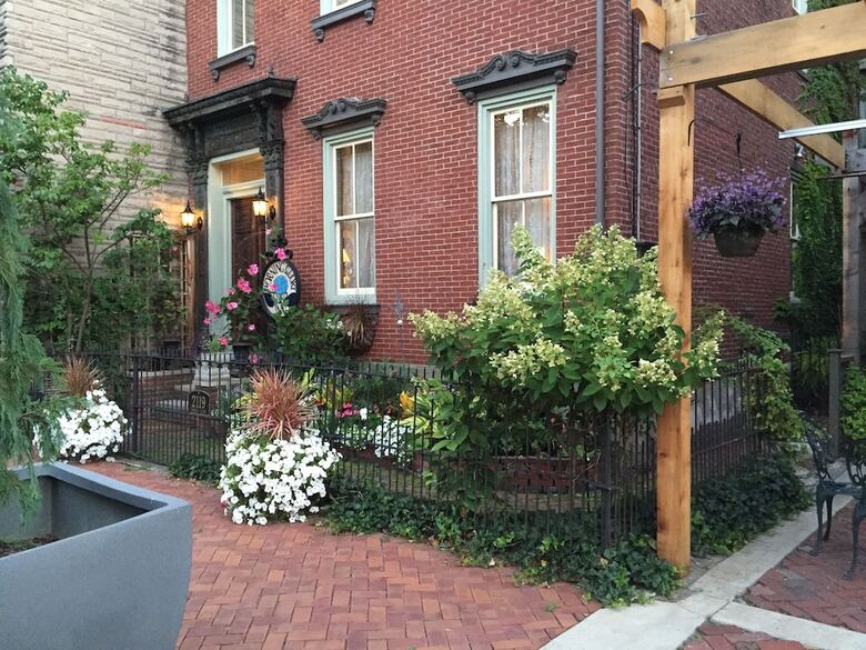 Bed & Breakfast Morning Glory Inn