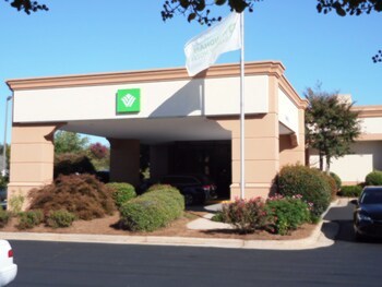 Clarion Hotel Airport Greensboro