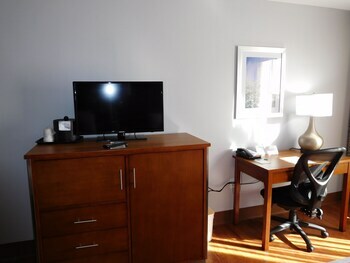 Clarion Hotel Airport Greensboro