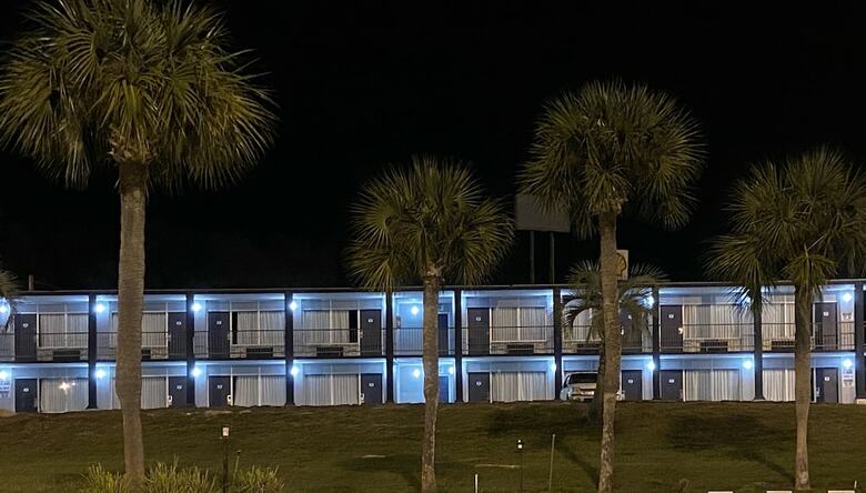 Motel American Inn And Suites
