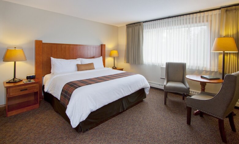 Hotel Whistler's Inn