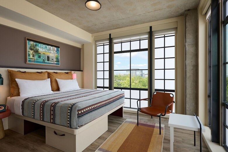 Hotel Moxy Charleston Downtown