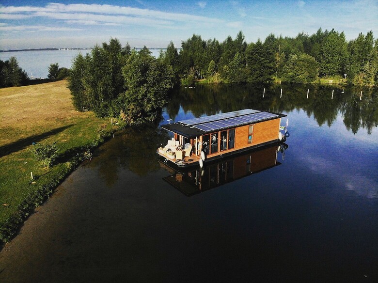 Houseboat - Sleeps 2 & Free Parking