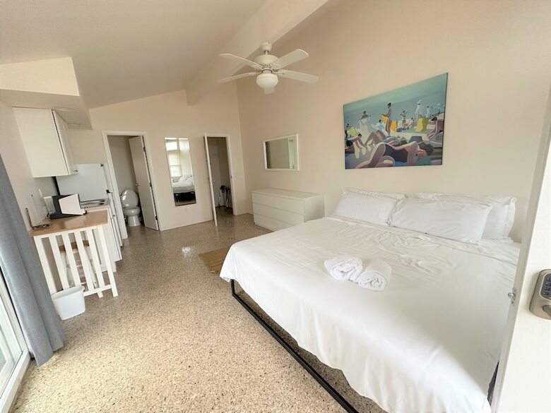 Motel 435 East Lake
