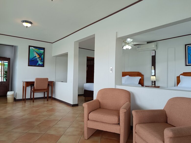 Hotel Banana Bay Marina