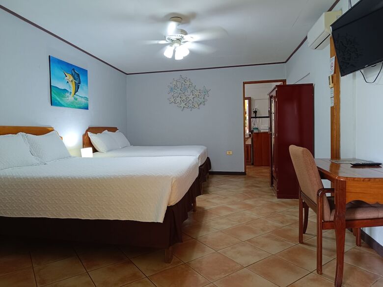 Hotel Banana Bay Marina