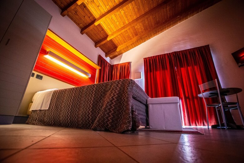 Room In Guest Room - Bright And Spacious Double-room