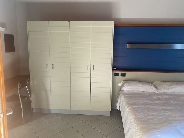 Room In Guest Room - Bright And Spacious Double-room