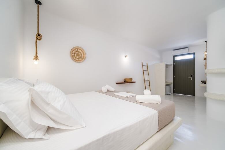 The Amethyst Exclusive Suites Oia