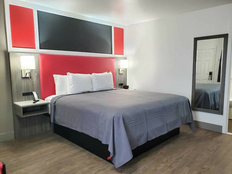 Motel Seven Seas Inn & Suites