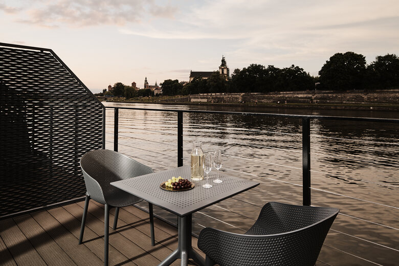New Port Hotel