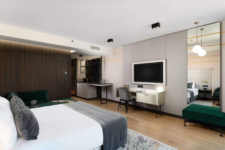 Hotel Emerald Downtown Suites
