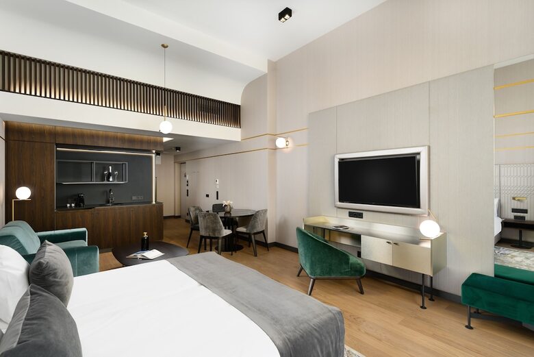 Hotel Emerald Downtown Suites