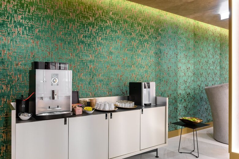 Hotel Emerald Downtown Suites