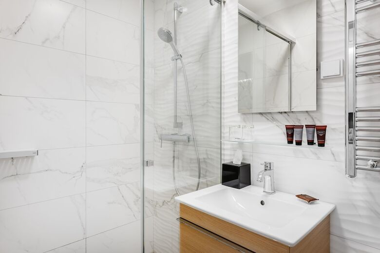 Hotel Emerald Downtown Suites