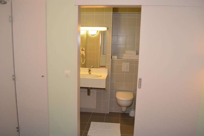 Hotel H�tel Le Lyon Bron