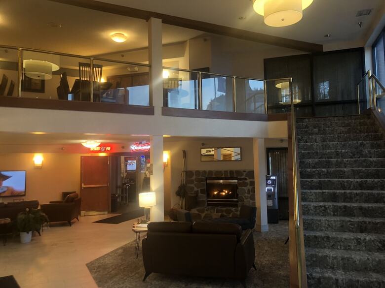 Hotel Express Suites Riverport Inn & Suites