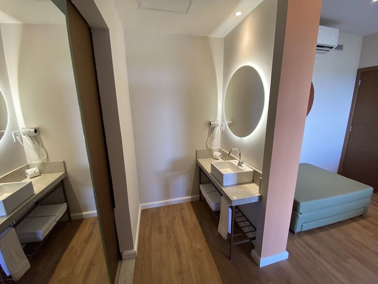 Hot Beach Suites
