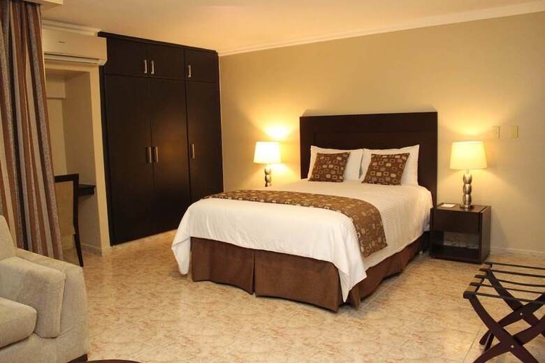 Aparthotel Sevilla Suites