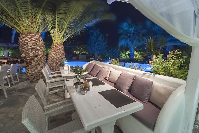 Zephyros Hotel