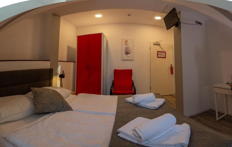 Check In Hotel
