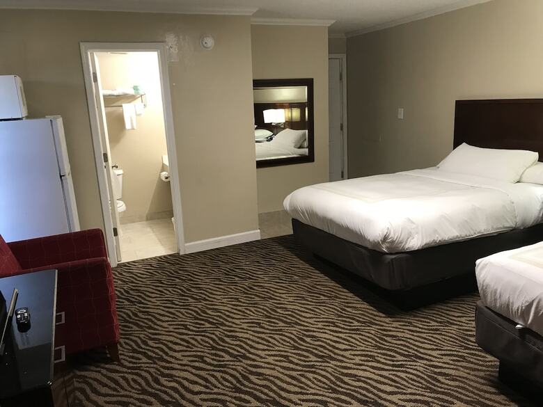 Motel Hometown Inn & Suites