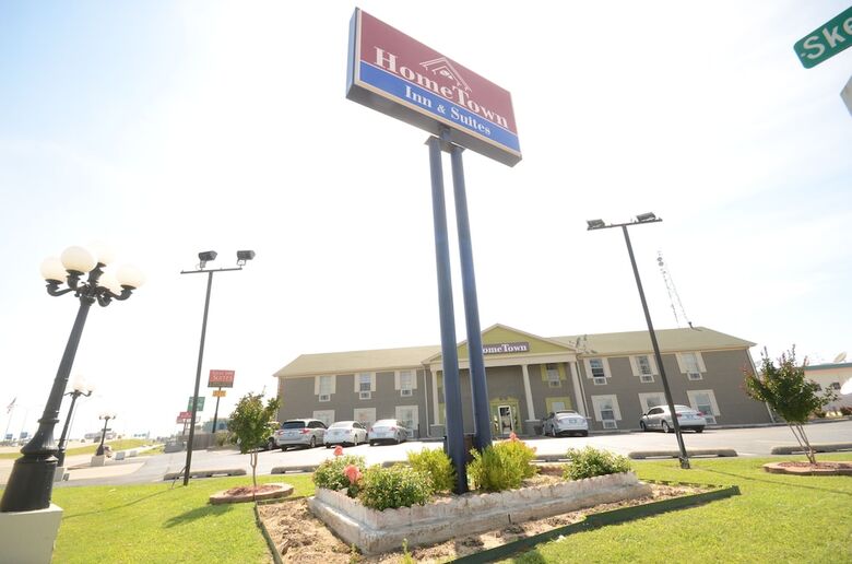 Motel Hometown Inn & Suites
