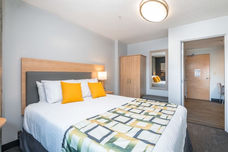 Hotel Macewan University Residence