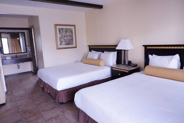 Hotel Tuscan Garden Inn
