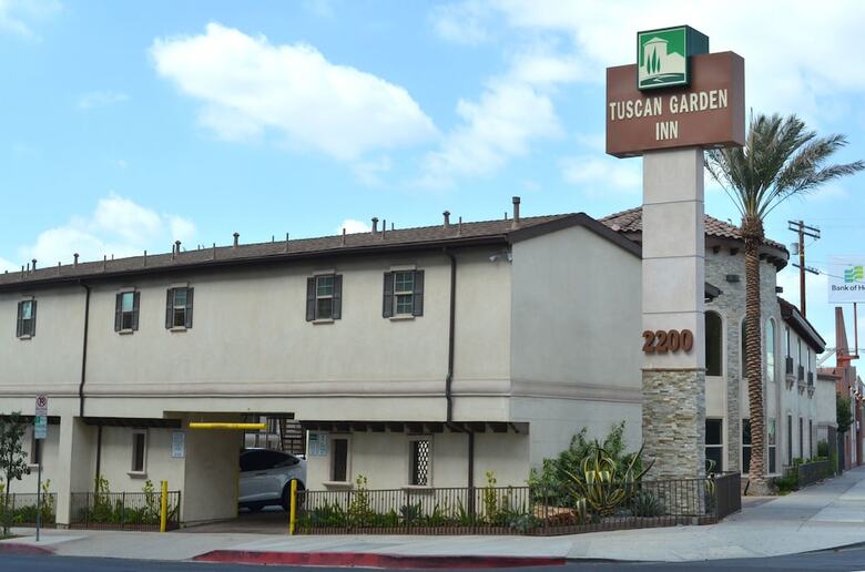 Hotel Tuscan Garden Inn