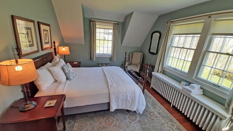 Bed & Breakfast Four Mounds Inn